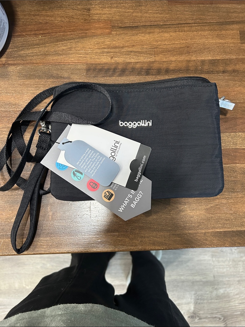 baggallini Black Convertible Wristlet Crossbody
